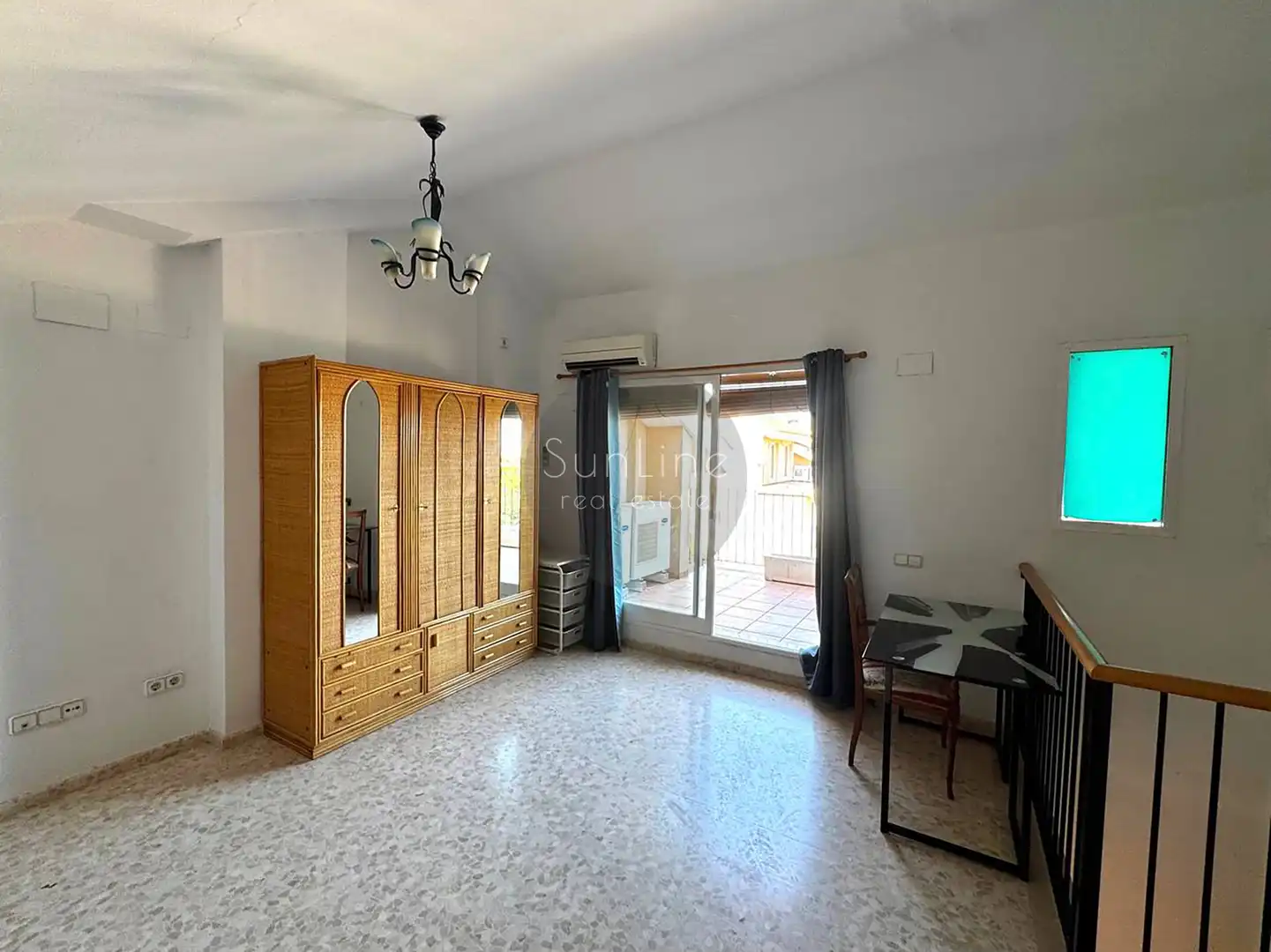 Schlafzimmer von Einfamilien-Reihenhaus zur Miete in Moncada mit Klimaanlage, Privatgarten und Terrasse