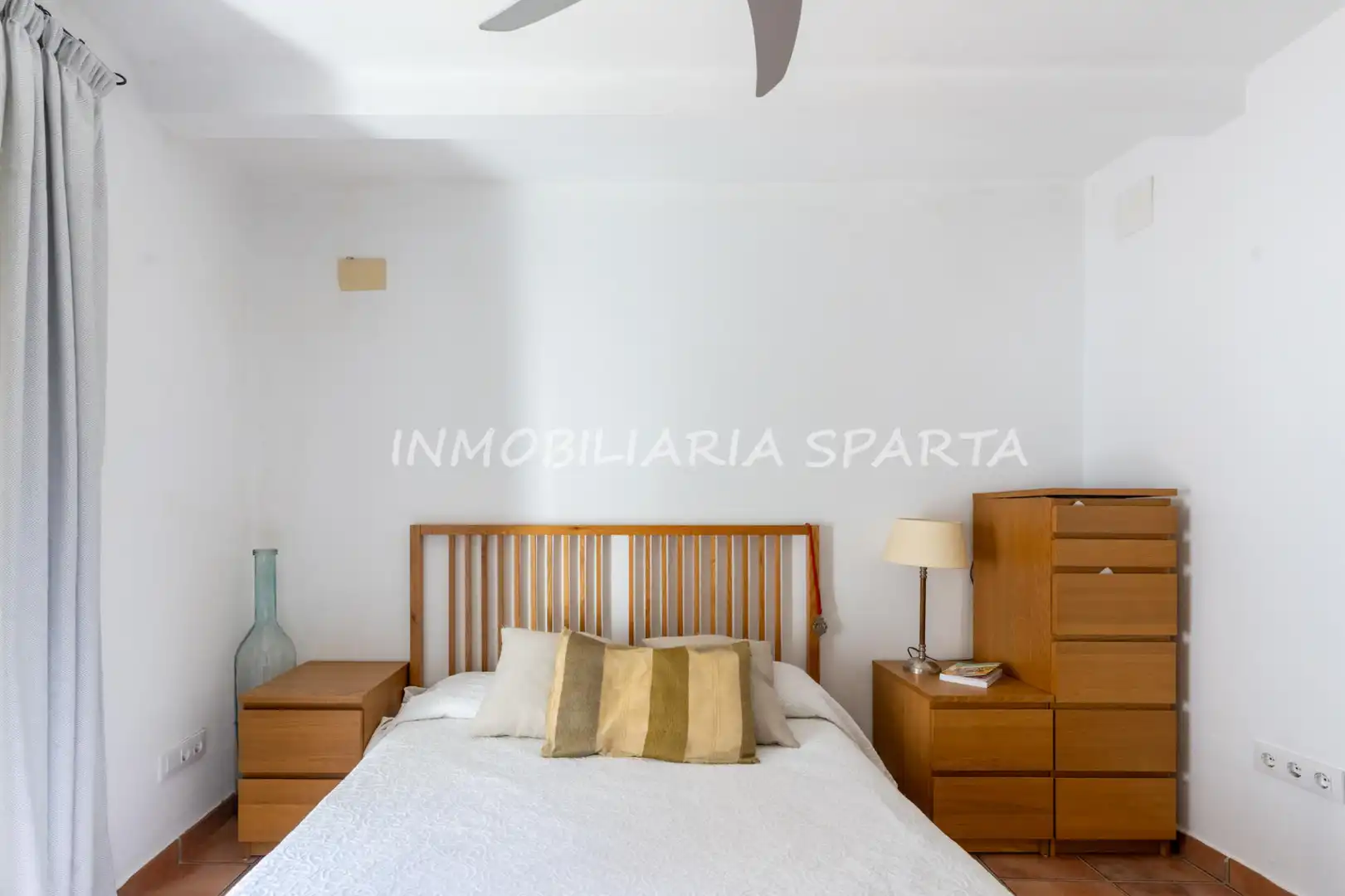 Habitación de Casa adosada en venta en Gelves con Terraza, Horno y Lavadora