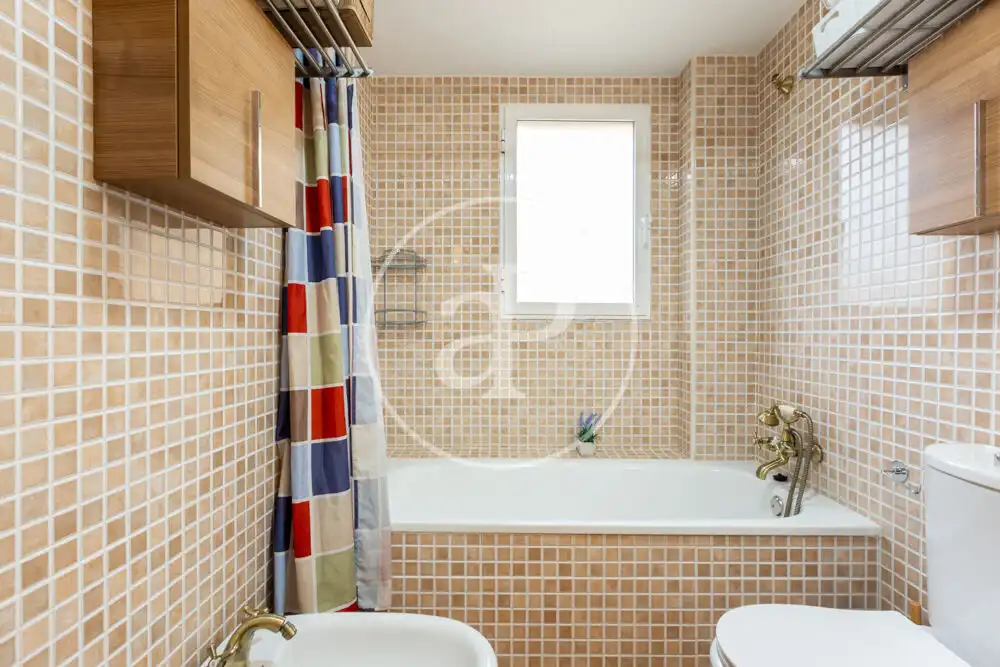 Bathroom of Houses for sale in Godelleta  with Air Conditioner, Heating and Private garden