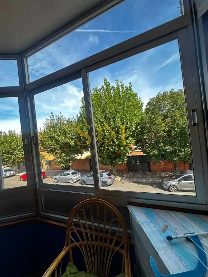 Außenansicht von Wohnung zum Verkauf in León Capital  mit Parkett, Terrasse und Möbliert