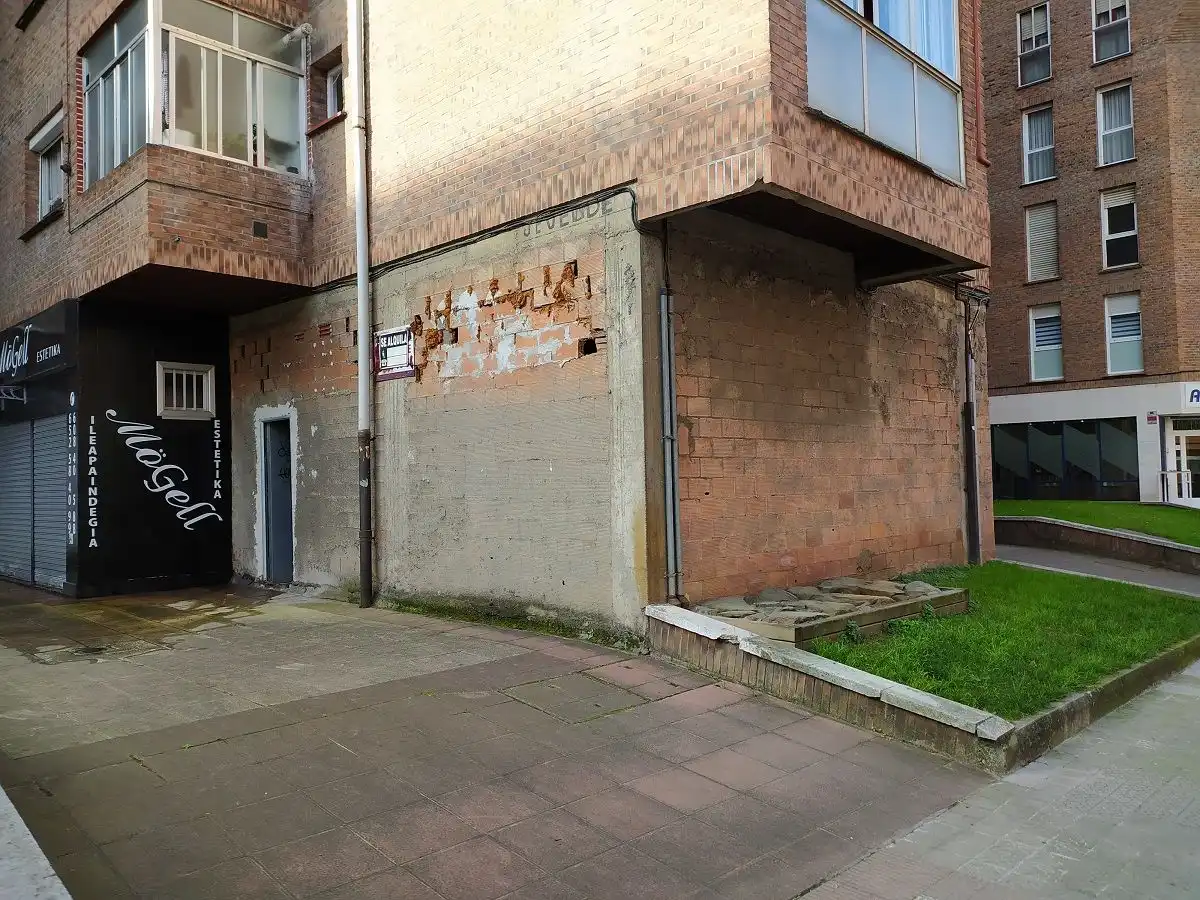 Local comercial en venda a Grupo Astepe 1A, imagen 2