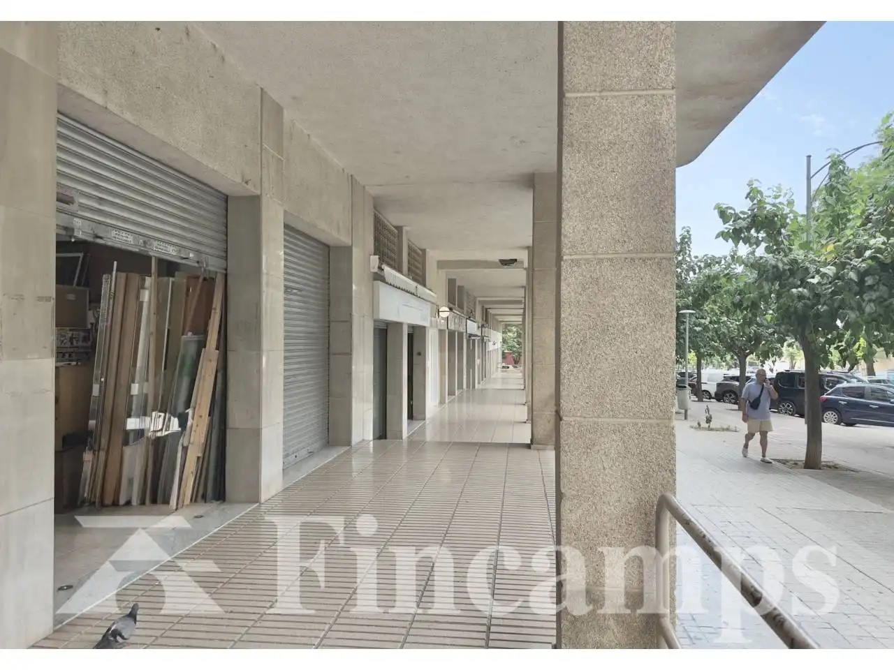 Vista exterior de Local en venta en Sabadell