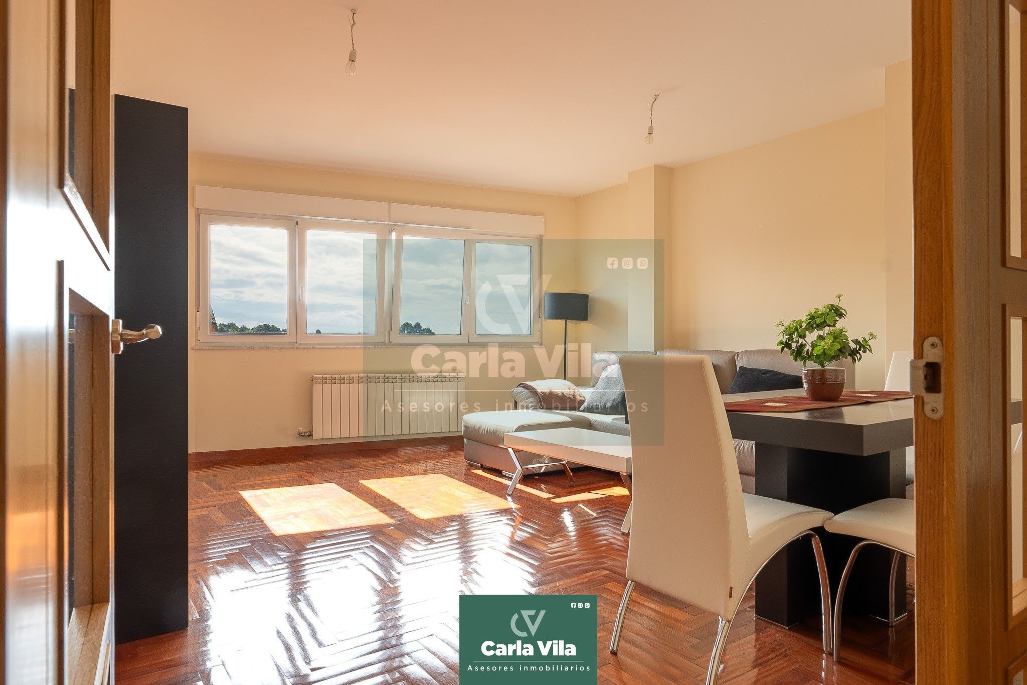 Sala d'estar de Dúplex en venda en Lugo Capital amb Parquet, Traster i Moblat