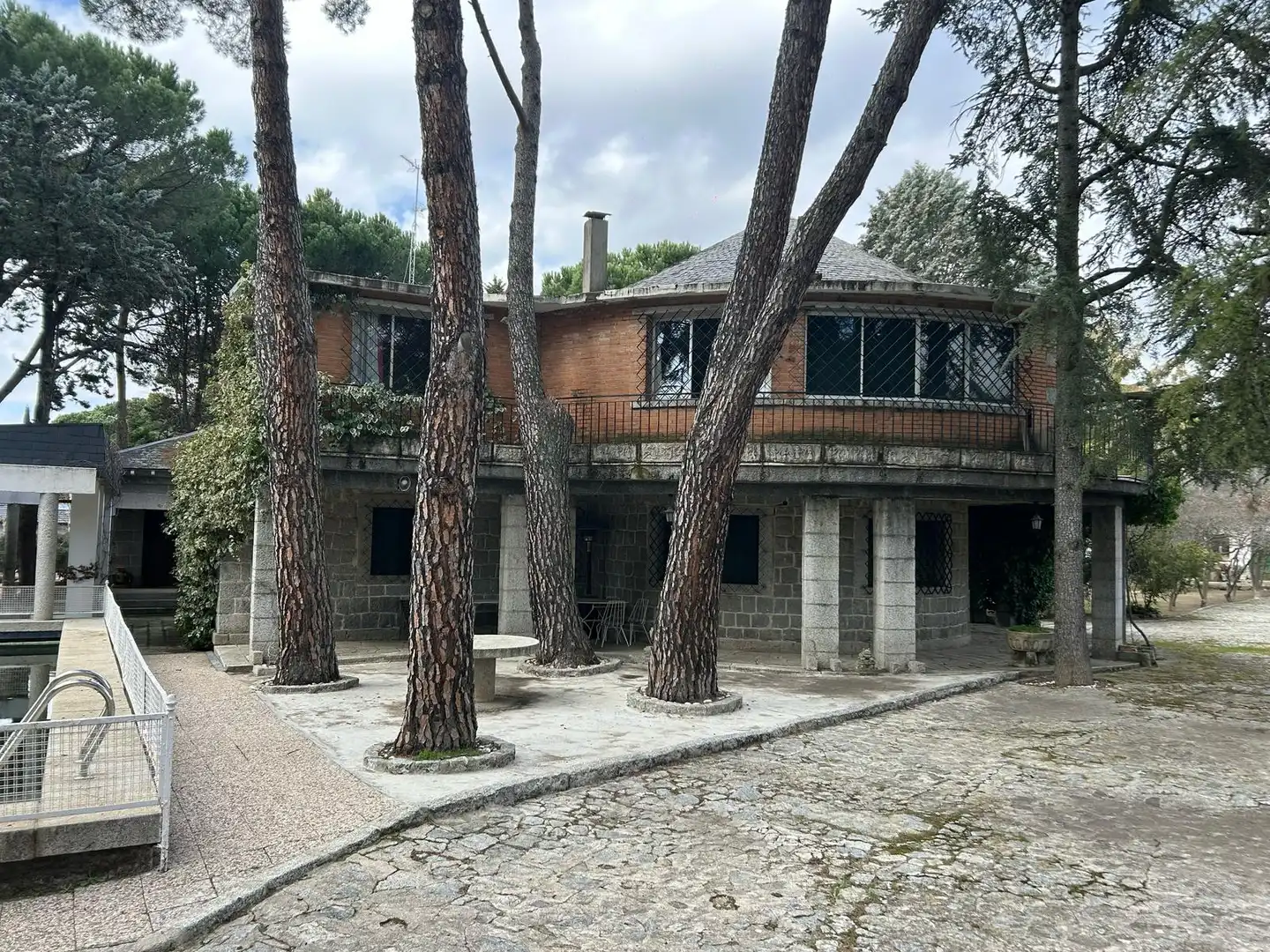 Vista exterior de Casa o chalet en venta en Torrelodones con Calefacción, Jardín privado y Parquet