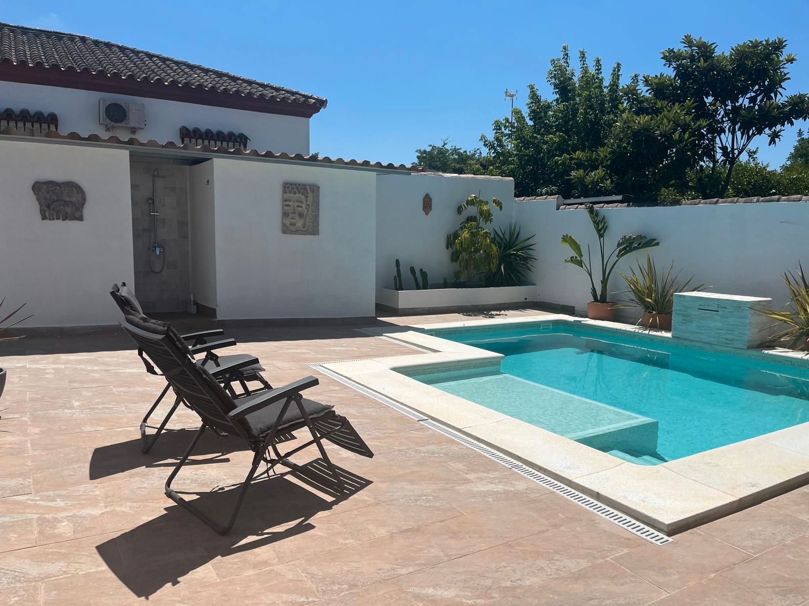Piscina de Casa o xalet en venda en Chiclana de la Frontera amb Jardí privat, Piscina i Moblat