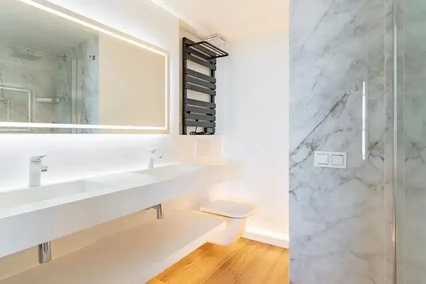 Baño de Piso en venta en Marbella con Aire acondicionado, Calefacción y Jardín privado