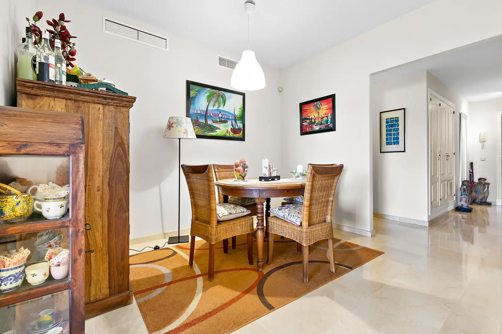 Comedor de Apartamento en venta en Marbella con Terraza y Internet