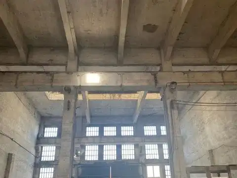 Außenansicht von Fabrikhallen zum Verkauf in Bilbao 