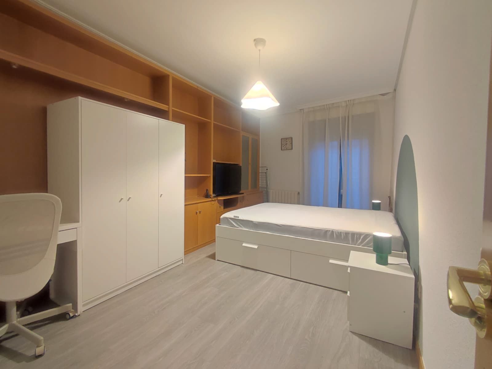 Dormitori de Pis per a compartir en  Madrid Capital amb Aire condicionat, Calefacció i Moblat