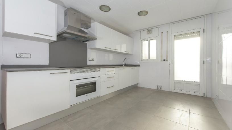Kitchen of Flat for sale in Viladecans  with Air Conditioner, Parquet flooring and Balcony