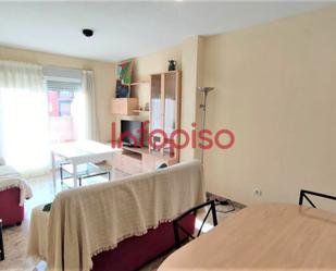 Bedroom of Flat to rent in Valdepeñas  with Air Conditioner, Heating and Terrace