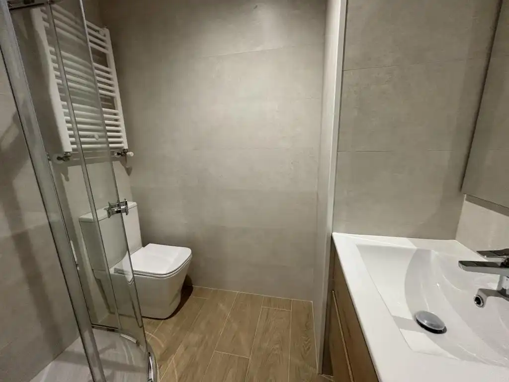 Bathroom of Flat for sale in Madrid  with Air Conditioner, Heating and Swimming Pool