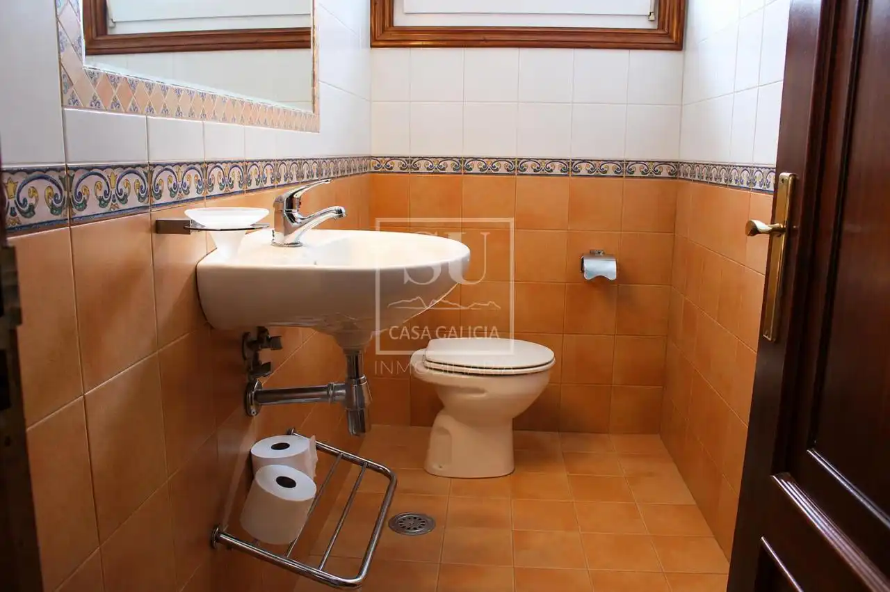 Baño de Casa o chalet en venta en Nigrán con Calefacción, Jardín privado y Terraza