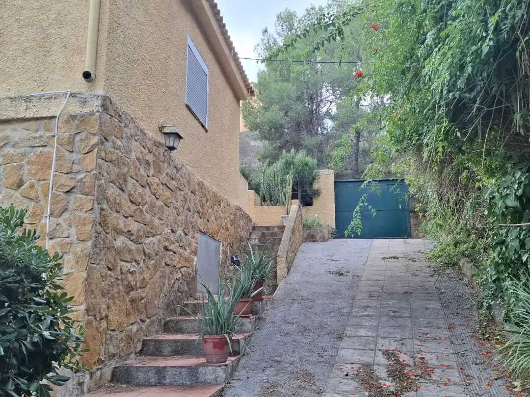 Vista exterior de Casa o xalet en venda en Náquera amb Aire condicionat, Terrassa i Piscina