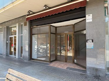 Locale commerciale in vendita a Calle Ramón y Cajal