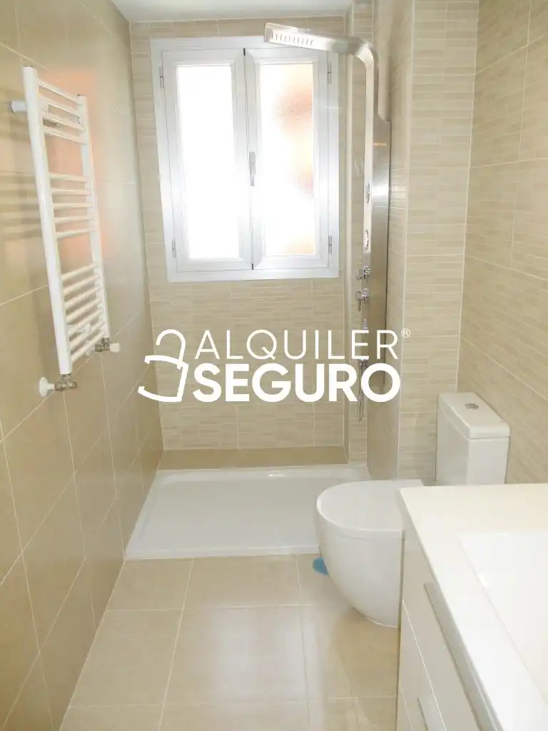 Bany de Pis de lloguer en Alcalá de Henares amb Aire condicionat, Calefacció i Terrassa