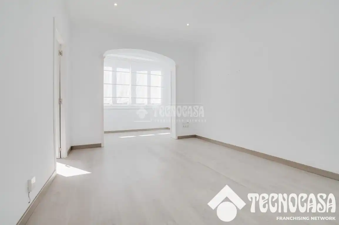 Sala d'estar de Pis en venda en  Barcelona Capital amb Calefacció, Parquet i Balcó