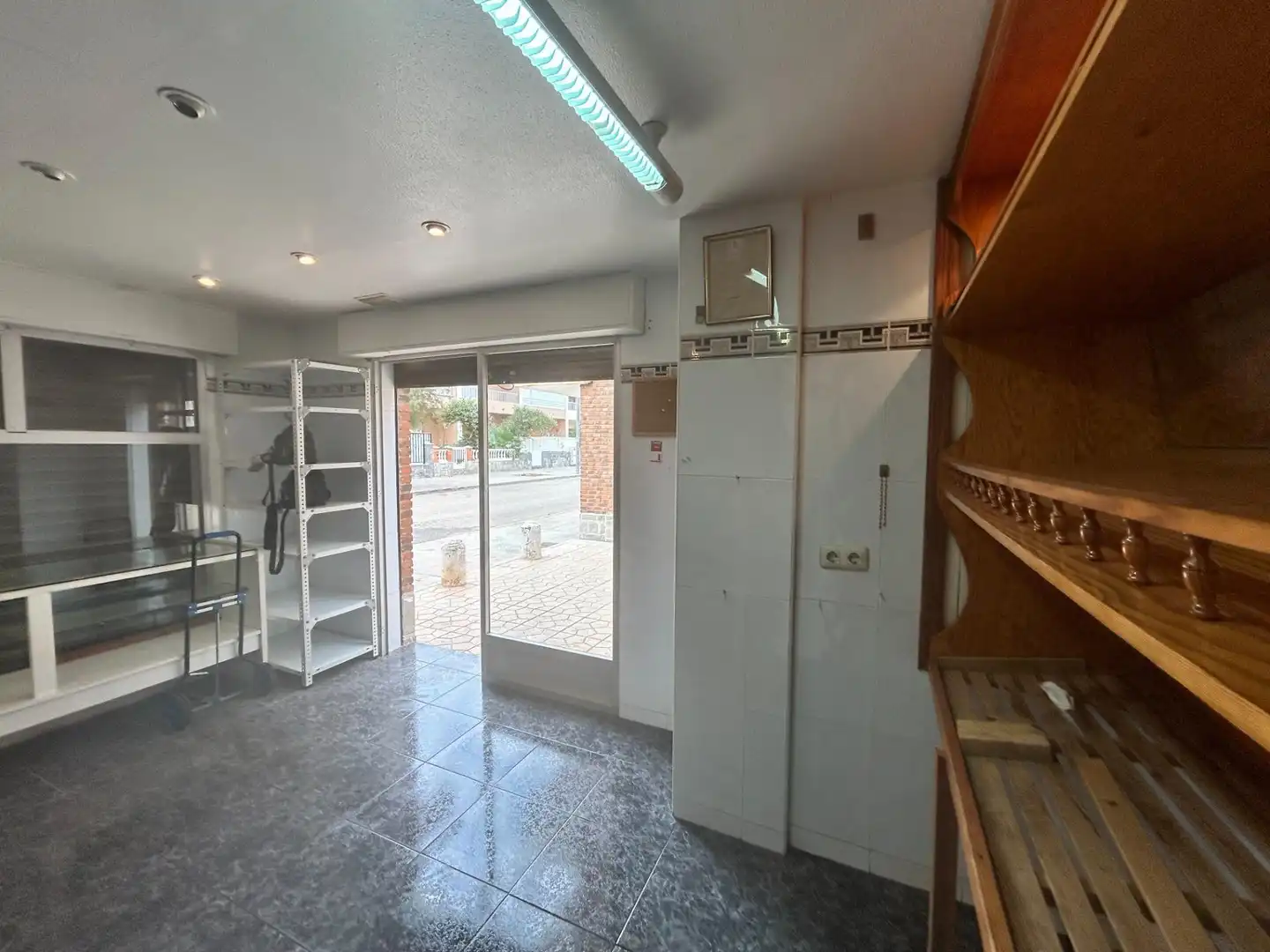 Cuina de Local en venda en Cartagena amb Aire condicionat i Moblat