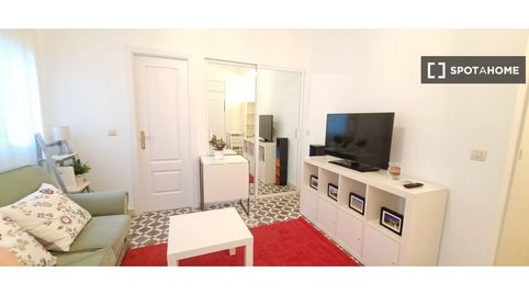 Foto 5 de Habitació a Fuente del Berro, Madrid Capital