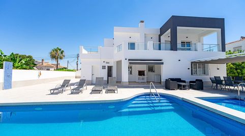 Villa independiente seminueva de lujo con parcela de 730 m2, dos plantas independientes, 4 dormitorios, piscina privada y jacuzzi, imatge 3