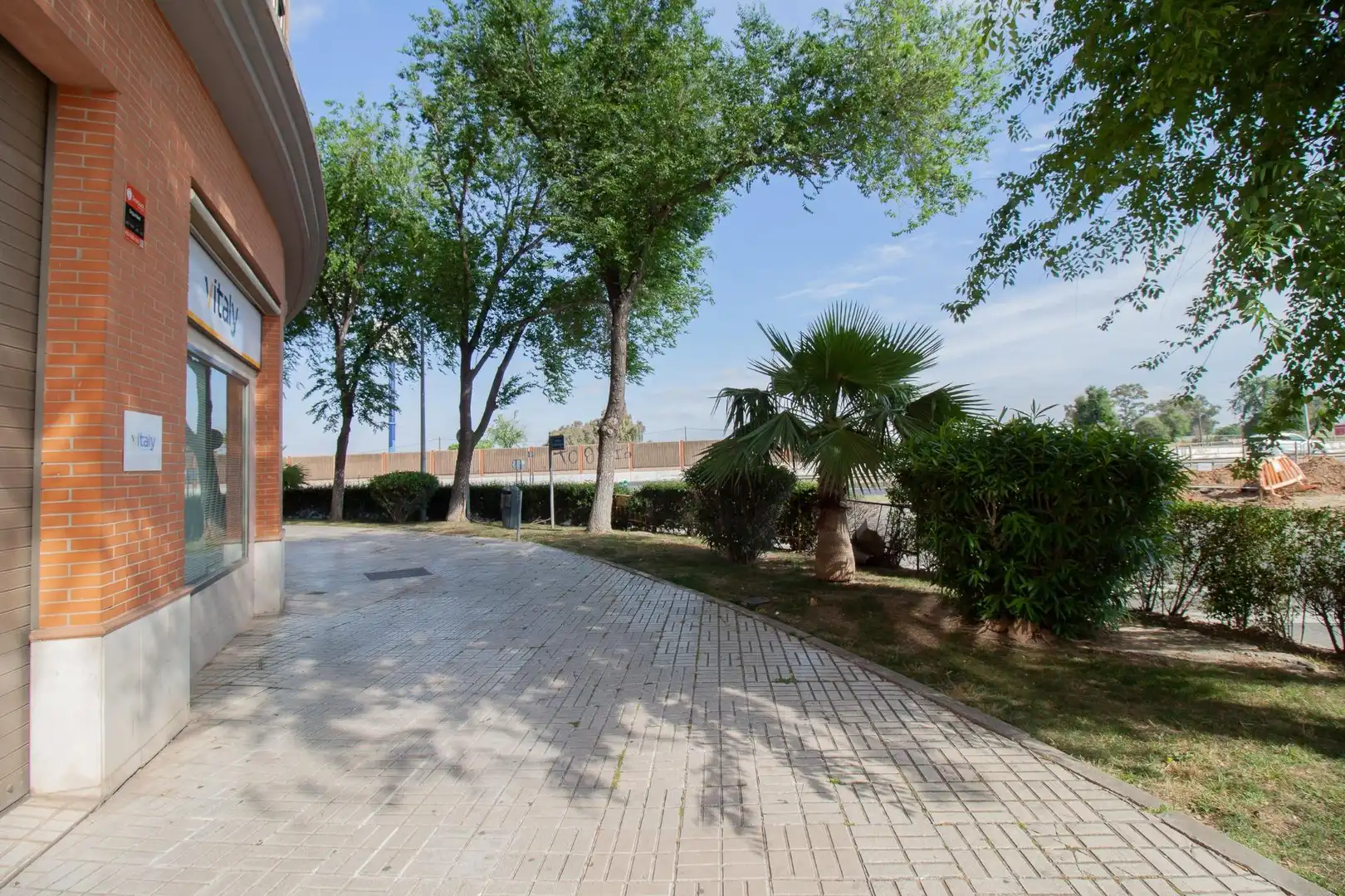 Vista exterior de Local en venta en Sevilla