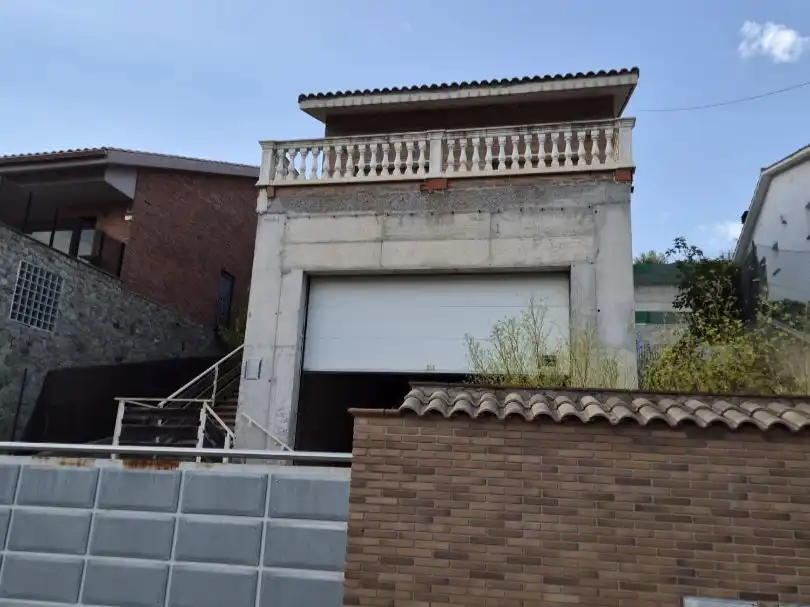 Detached house with garden for sale in Carrer Segrià 25