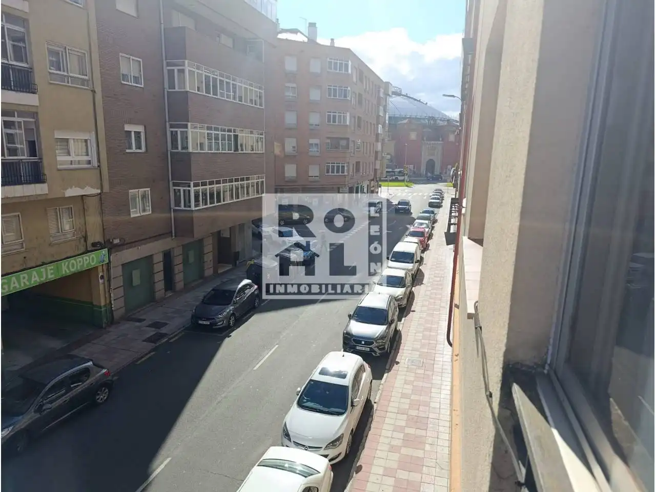 Parking de Piso en venta en León Capital  con Calefacción y Terraza