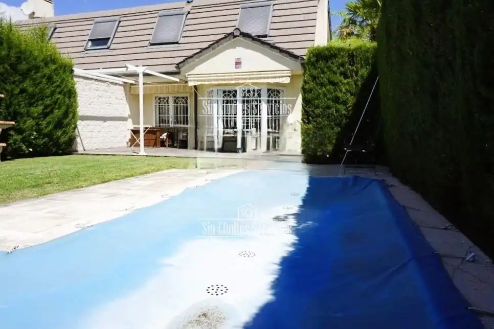 Swimming pool of Houses for sale in Illescas  with Air Conditioner, Heating and Private garden