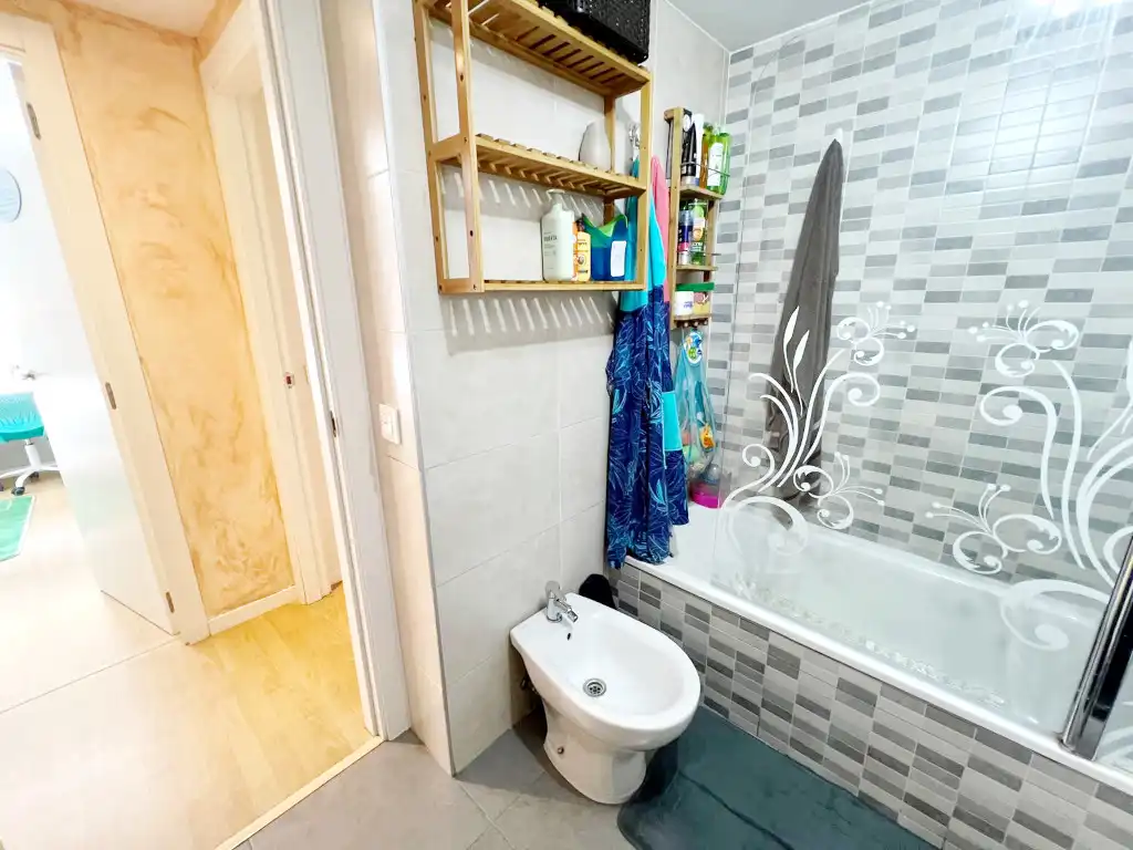 Baño de Piso en venta en Alcalá de Henares con Aire acondicionado, Calefacción y Terraza