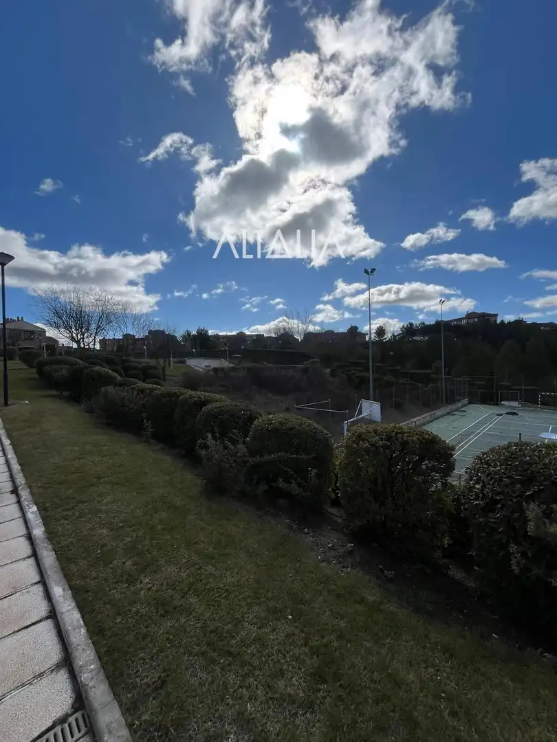 Casa adosada en venta en Cuenca con Calefacción, Piscina y Piscina comunitaria