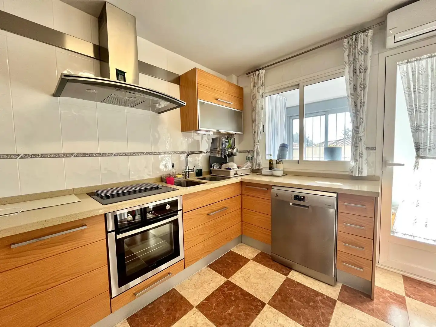 Cocina de Casa adosada en venta en Ciudad Real con Aire acondicionado, Calefacción y Internet