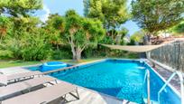 Piscina de Casa o xalet en venda en Vilanova i la Geltrú amb Aire condicionat, Jardí privat i Terrassa