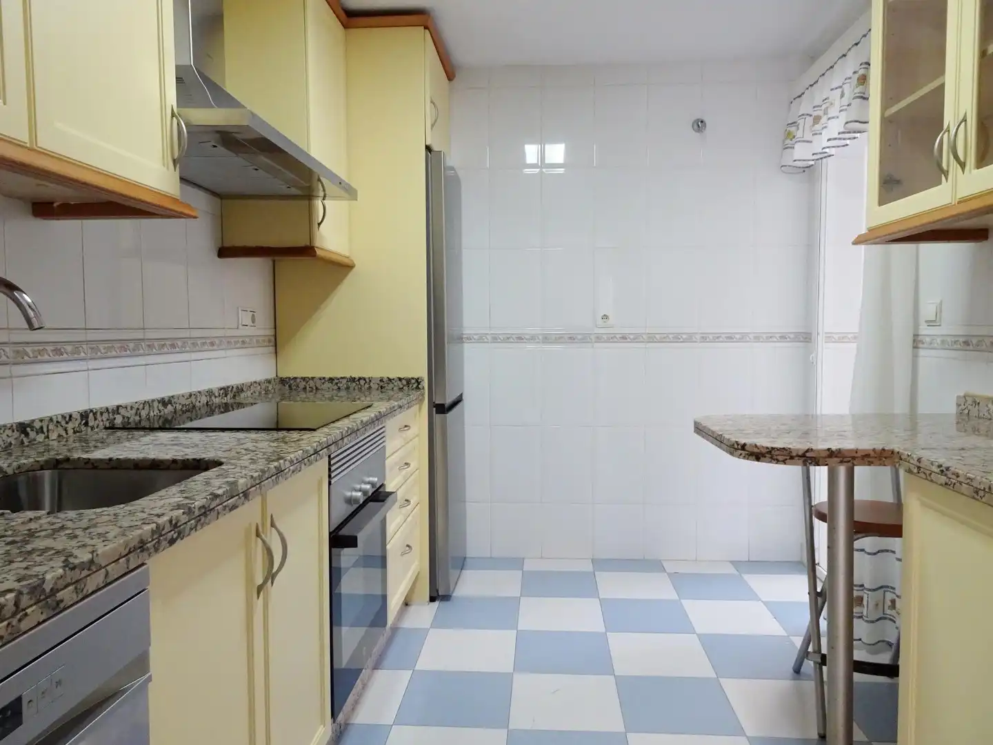 Küche von Wohnung zur Miete in Málaga mit Klimaanlage, Privatgarten und Terrasse