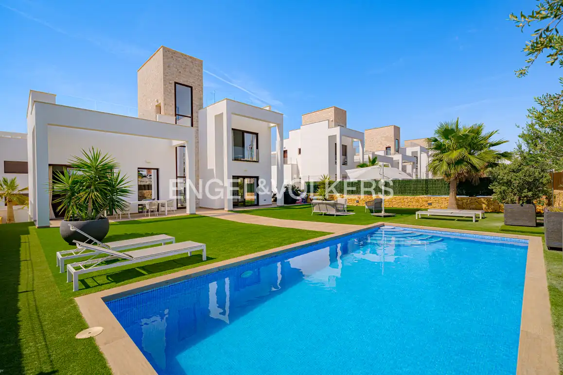 Chalet con piscina en venta en Carrer d'Equador 8, imagen 2