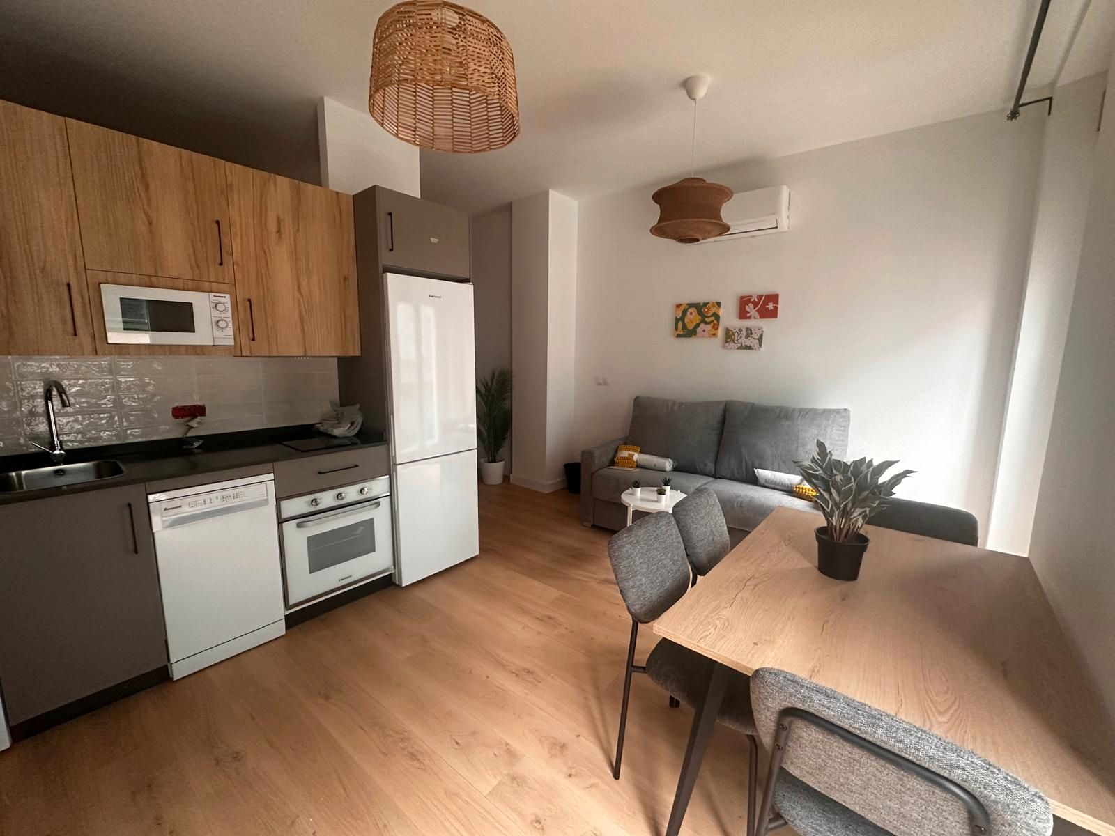 Kitchen of Apartment to rent in  Huelva Capital  with Air Conditioner, Furnished and Oven