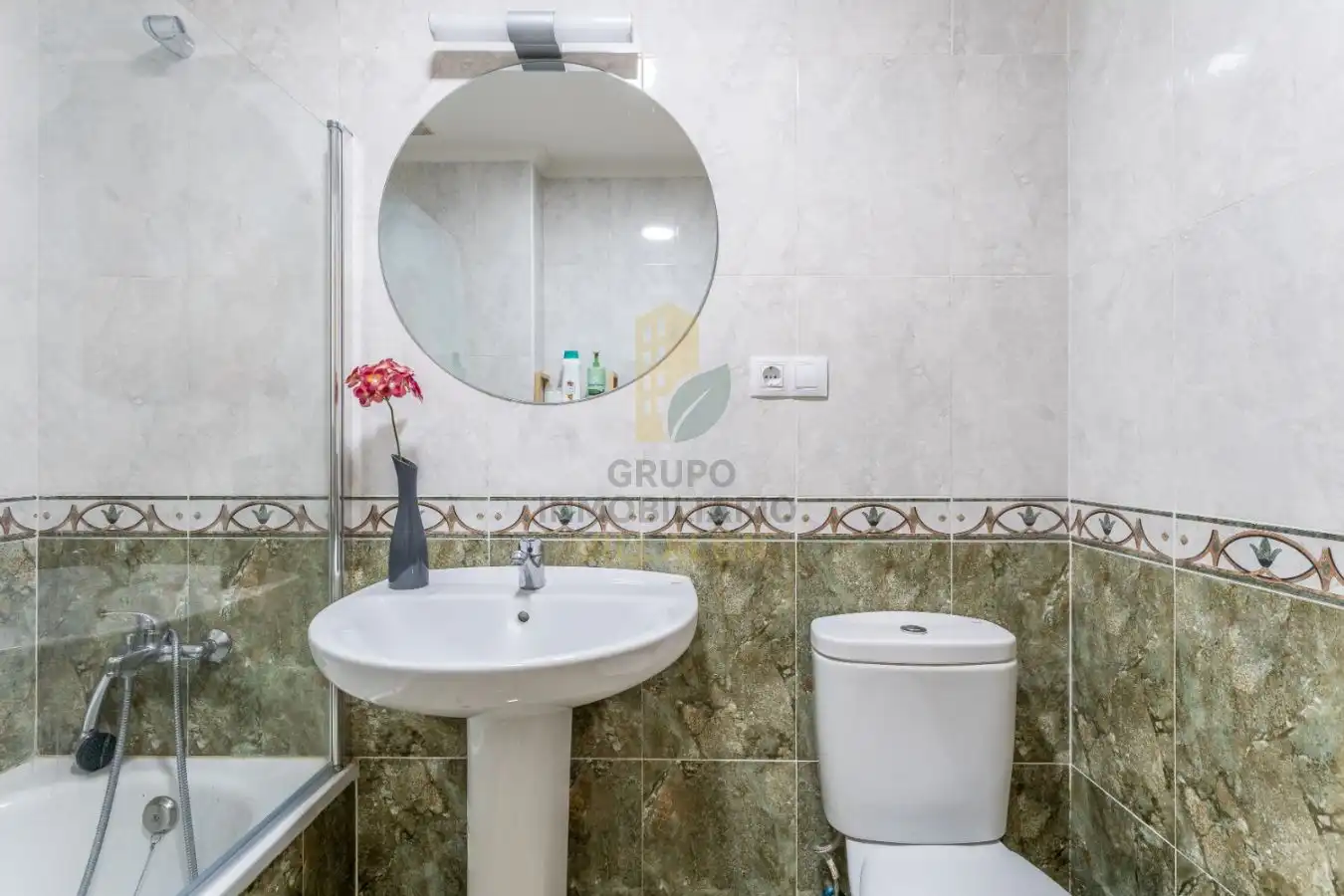 Baño de Piso en venta en Valencia de Don Juan con Calefacción, Parquet y Terraza