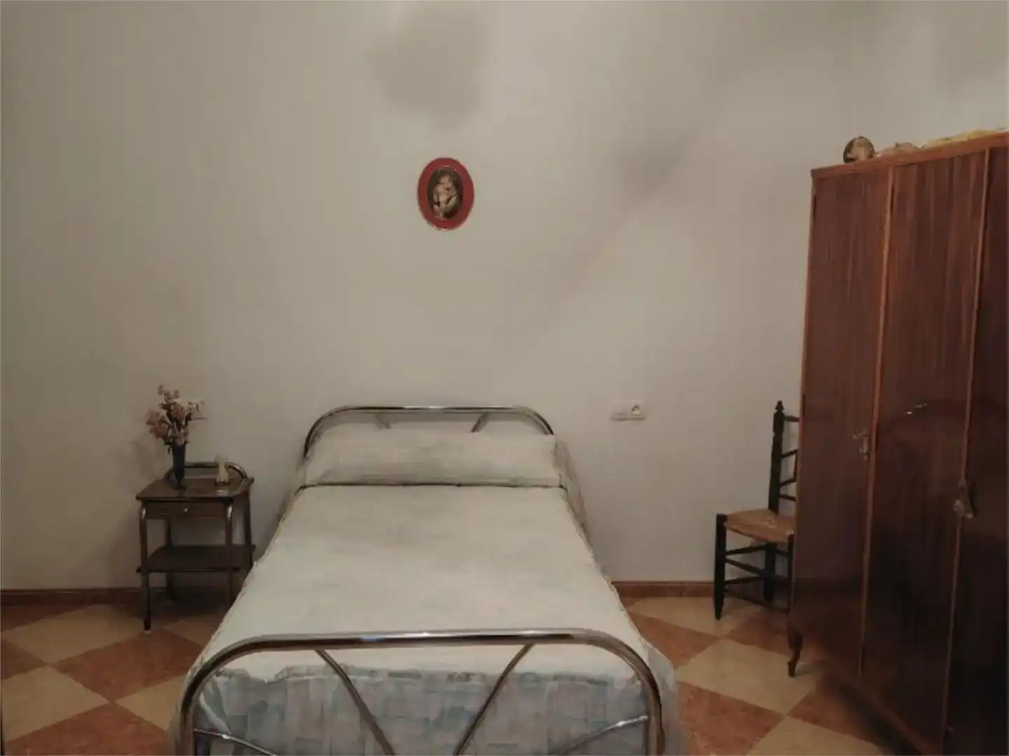 Dormitori de Casa adosada en venda en Torremejía amb Aire condicionat i Jardí privat