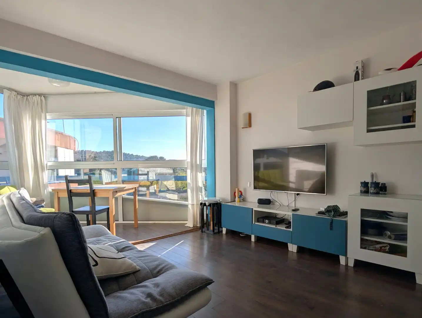 Sala de estar de Apartamento en venta en Castell d'Aro, Platja d'Aro i s'Agaró con Calefacción y Amueblado