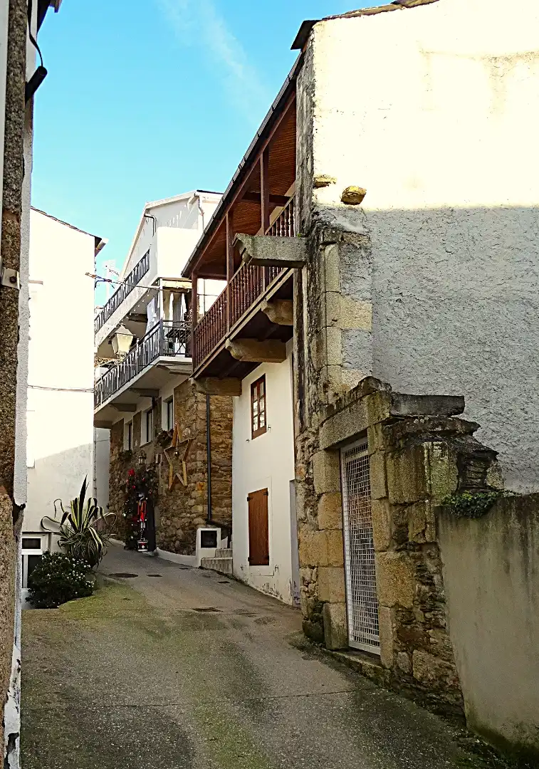 Außenansicht von Gebäude zum Verkauf in Mañón