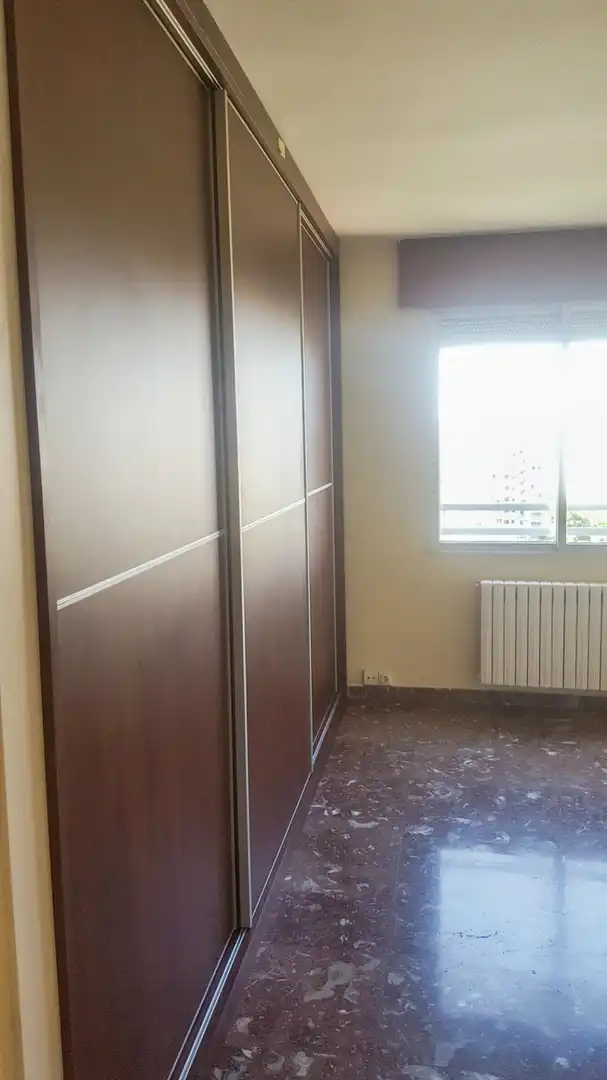 Schlafzimmer von Wohnung zur Miete in Zaragoza mit Klimaanlage, Heizung und Privatgarten