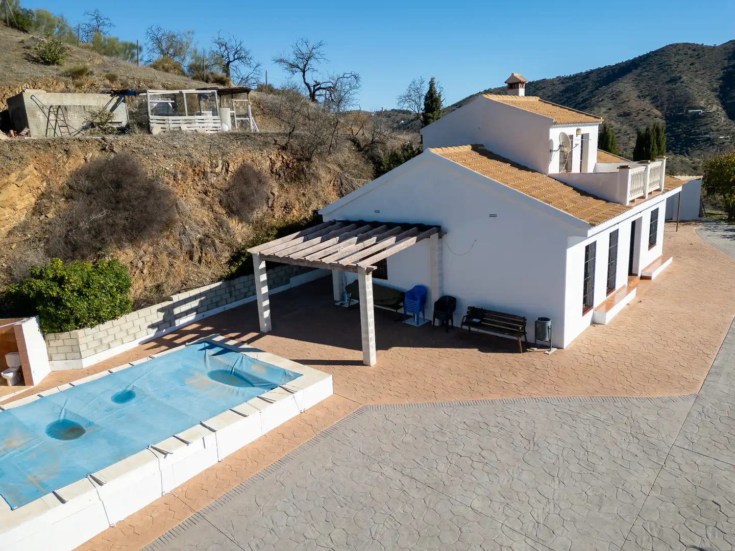 Vista exterior de Casa o chalet en venta en Casabermeja con Jardín privado, Piscina y Amueblado