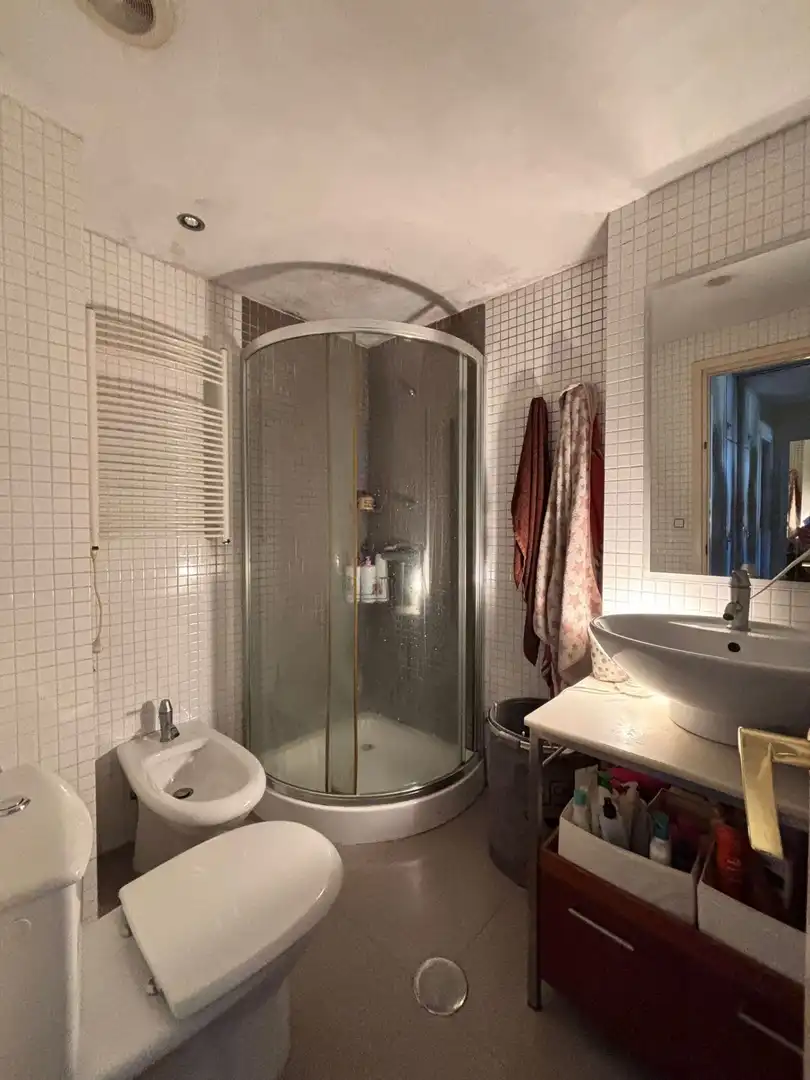 Bathroom of Flat for sale in Sevilla  with Air Conditioner and Community pool