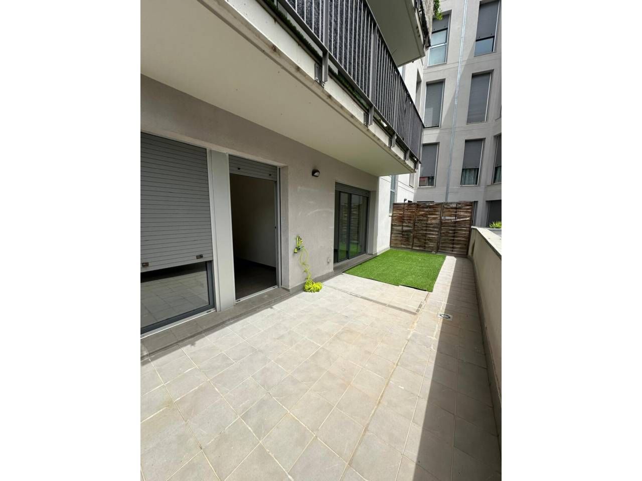 Exterior view of Flat to rent in Terrassa  with Air Conditioner, Terrace and Storage room