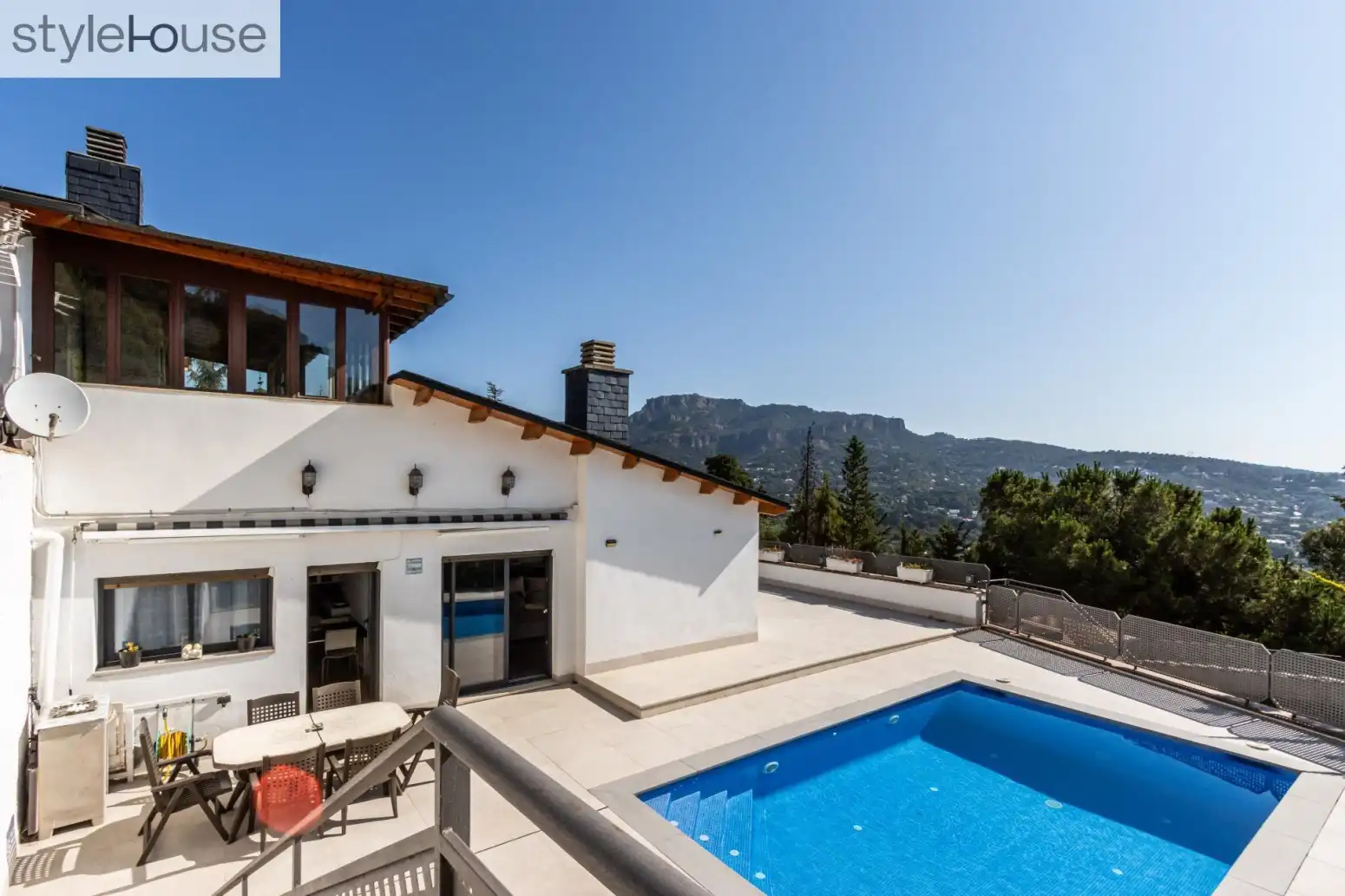 Vista exterior de Casa o xalet en venda en Matadepera amb Aire condicionat, Calefacció i Parquet