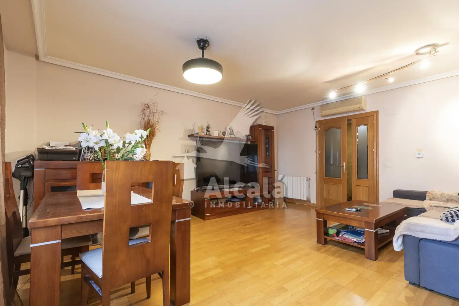 Living room of Flat for sale in Alcalá de Henares  with Air Conditioner, Heating and Private garden