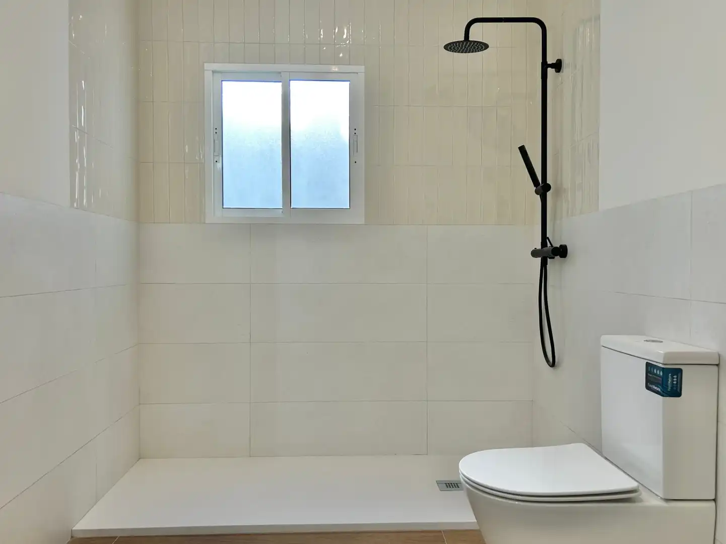 Bathroom of Apartments for sale in Málaga  with Air Conditioner, Heating and Furnished