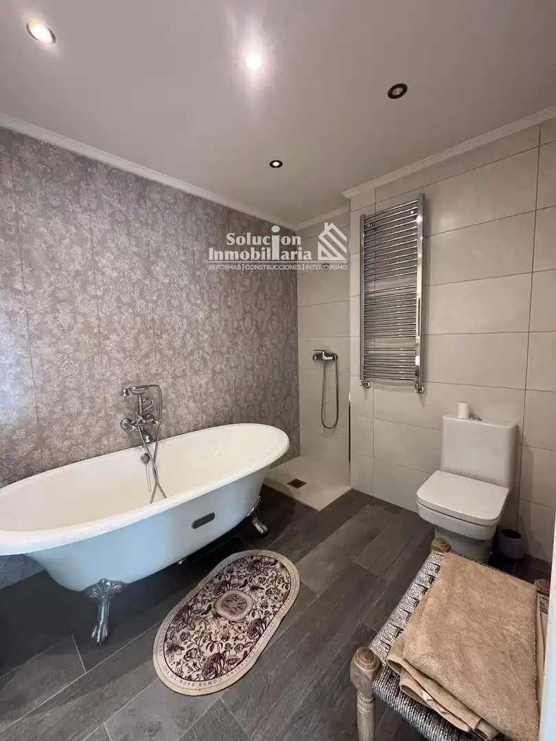 Badezimmer von Dachboden zum Verkauf in Salamanca mit Klimaanlage, Heizung und Terrasse