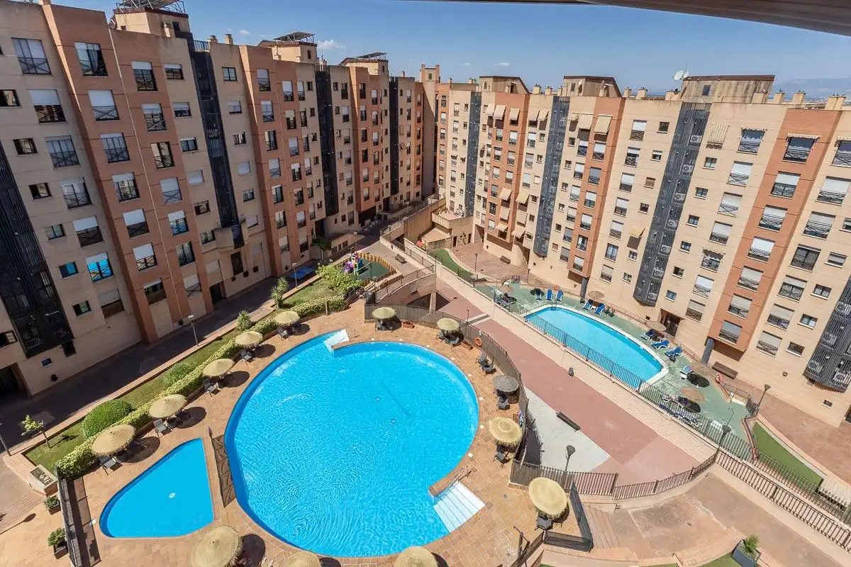 Piscina de Piso en venta en Granada con Aire acondicionado, Calefacción y Terraza
