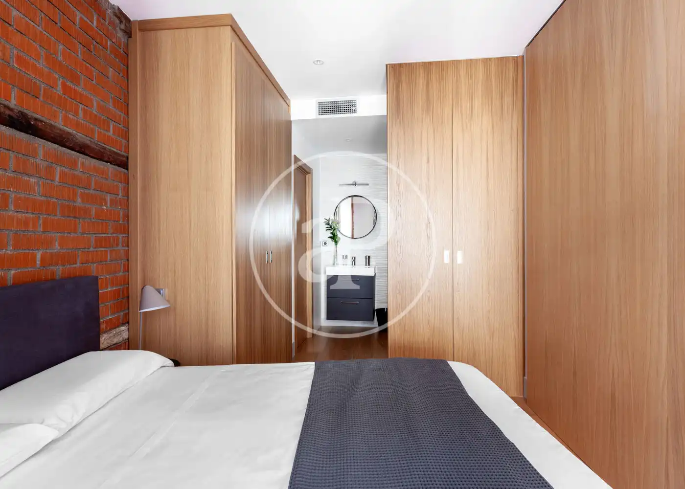 Flat for rent in Calle de Sta. María, Cortes - Huertas