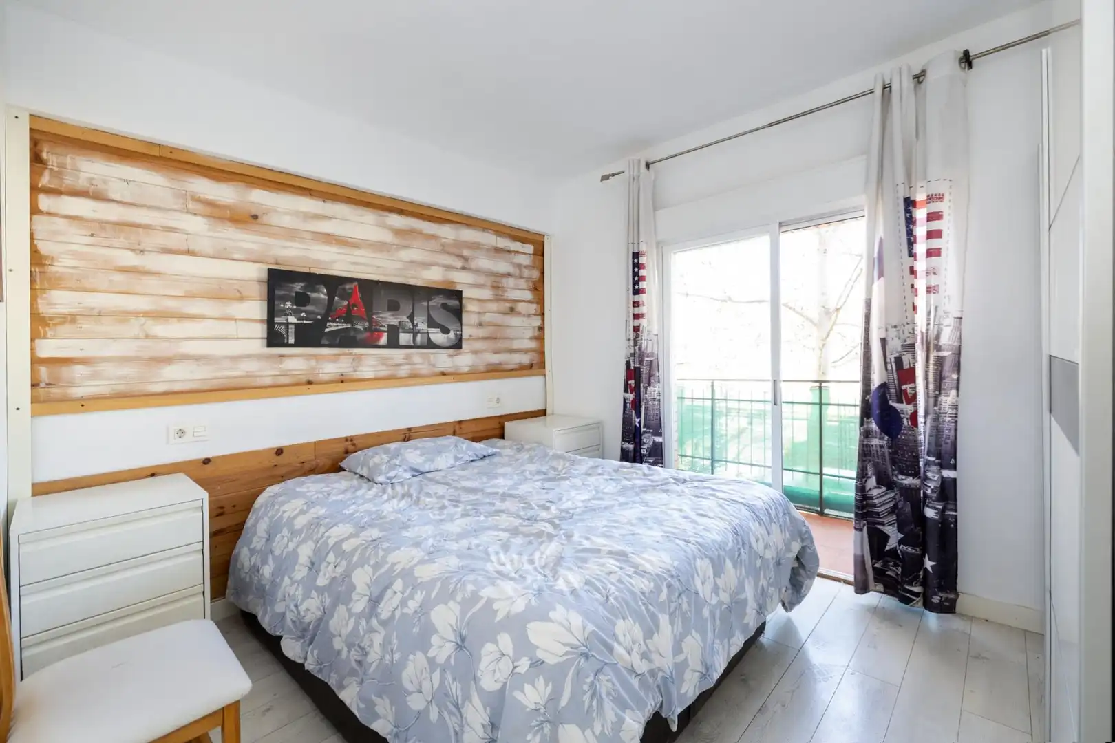 Bedroom of Flat for sale in Granada  with Parquet flooring, Terrace and Washing machine